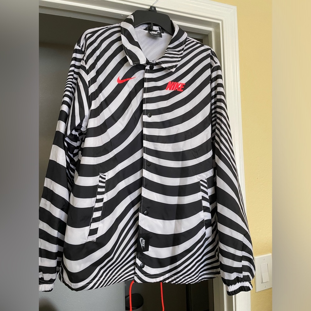 Nike city edition zebra windbreaker